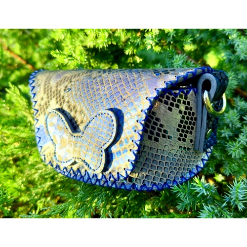 https://www.carmenittta.ro/uploads/products/2024W31/shades-of-blue-and-gray-snakeprint-leather-sunglasses-handsewn-case-0302-gallery-1-500x500.jpg